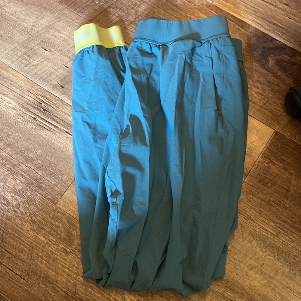Cotopaxi joggers
